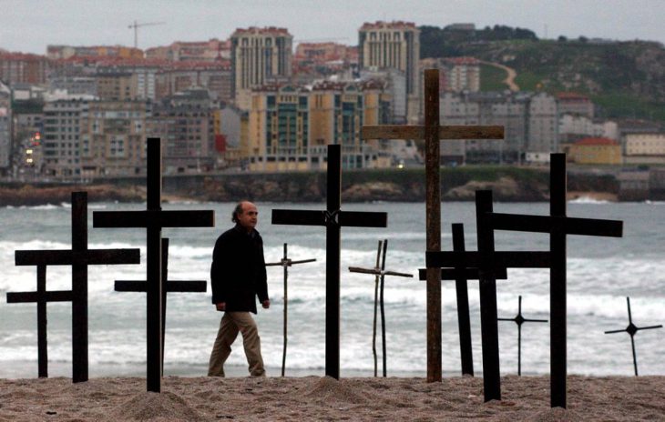 Velorio do mar. Praia do Orzán, A Coruña, 28 de decembro do 2002.